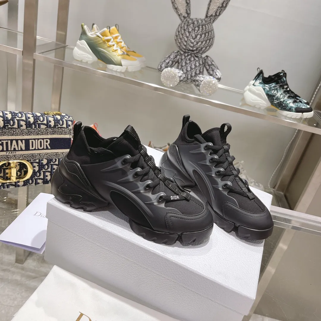 👟👟Ex-factory price 460👟👟 Dior sports dad shoes, your ideal high-end quality customization, a new product created by Crusie “J’ADI*R” at the first major show of Paris Fashion Week‼ ️Molded from the original board, all details are welcome to be appraised and compared 🔥 Upper: Original imported customized Lycra surface with soft silk cowhide Inner: soft, comfortable and breathable Foot pads: cowhide injection molded feet, original molded color matching Logo webbing Original molded 3D film combination Original molded anti-slip combination outsole! Original packaging consistent! Number of yards: 35-41 yards (custom-made sizes 41 are non-refundable)